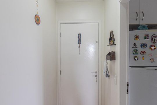 Entrada de apartamento para alugar com 2 quartos, 56m² em Vila Bertioga, São Paulo