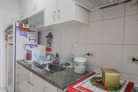 Cozinha de apartamento para alugar com 2 quartos, 56m² em Vila Bertioga, São Paulo
