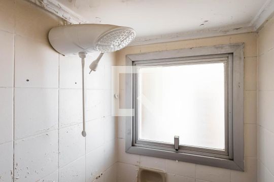 Banheiro de apartamento para alugar com 2 quartos, 68m² em Pinheiros, São Paulo