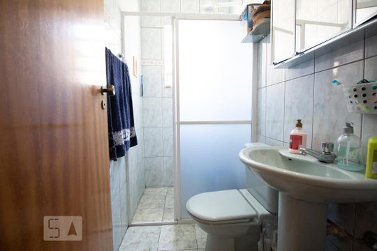 Banheiro de casa à venda com 4 quartos, 174m² em Vila Campestre, São Paulo