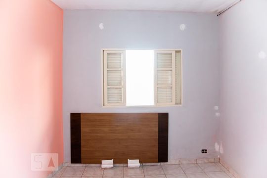 Quarto 1 de casa para alugar com 2 quartos, 30m² em Parque Boturussu, São Paulo