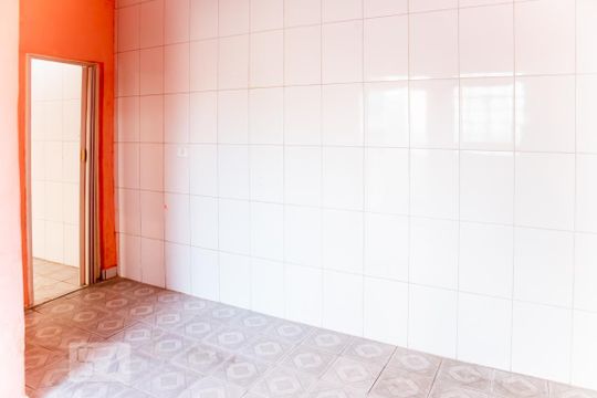 Cozinha de casa para alugar com 2 quartos, 30m² em Parque Boturussu, São Paulo