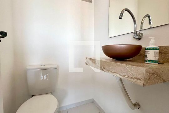 Lavabo de apartamento para alugar com 4 quartos, 126m² em Sumarezinho, São Paulo