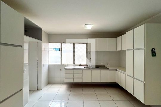 Cozinha de apartamento para alugar com 4 quartos, 126m² em Sumarezinho, São Paulo