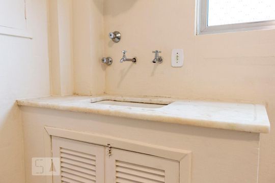 Cozinha de apartamento para alugar com 2 quartos, 80m² em Aclimação, São Paulo