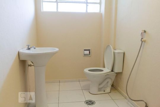 Banheiro de apartamento para alugar com 2 quartos, 80m² em Aclimação, São Paulo
