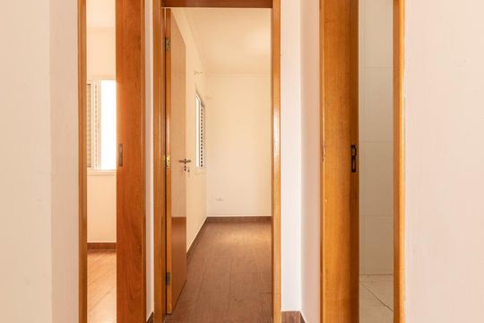 Corredor  de casa para alugar com 3 quartos, 120m² em Jardim Danfer, São Paulo