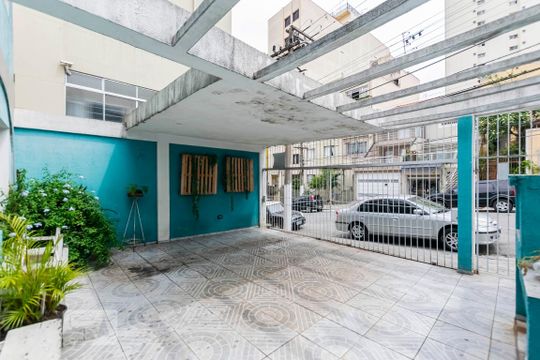 Garagem de casa à venda com 3 quartos, 295m² em Cambuci, São Paulo