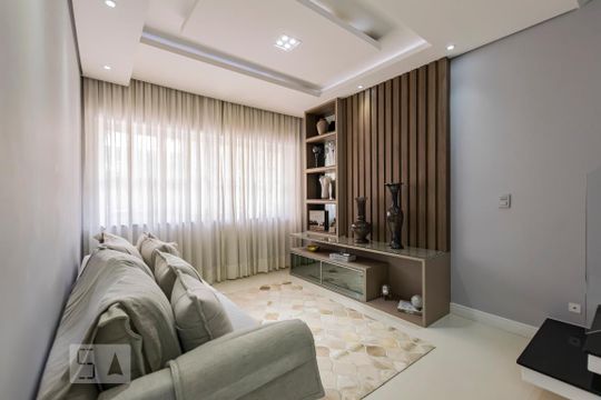 1o. Andar - Sala de casa à venda com 3 quartos, 215m² em Cambuci, São Paulo