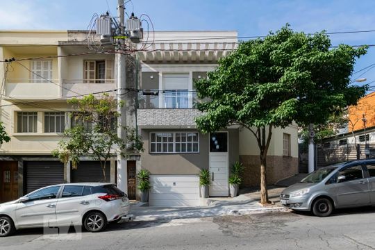 Fachada de casa à venda com 3 quartos, 215m² em Cambuci, São Paulo