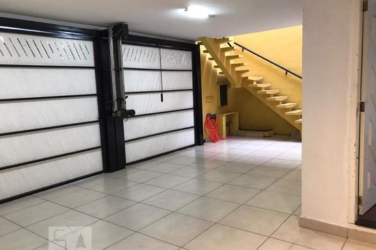 Garagem de casa à venda com 3 quartos, 240m² em Osvaldo Cruz, São Caetano do Sul