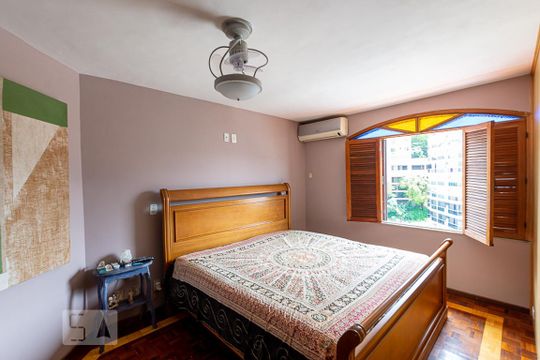 Suite de apartamento à venda com 4 quartos, 265m² em Icaraí, Niterói