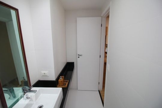 Banheiro de apartamento para alugar com 2 quartos, 70m² em Centro, Rio de Janeiro