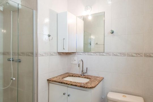 Banheiro da Suíte de apartamento para alugar com 2 quartos, 59m² em Vila Brasílio Machado, São Paulo
