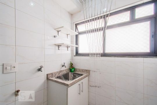 Área de Serviço de apartamento para alugar com 2 quartos, 59m² em Vila Brasílio Machado, São Paulo