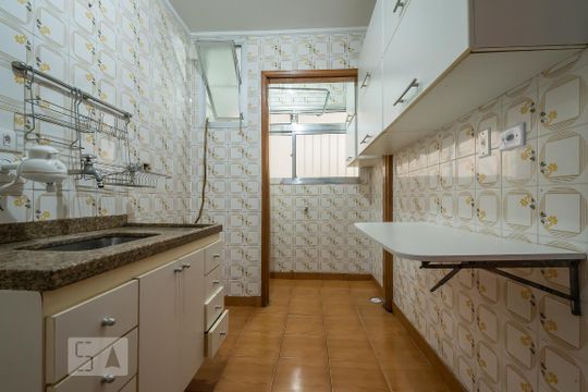 Cozinha de apartamento para alugar com 2 quartos, 50m² em Vila Santana, São Paulo