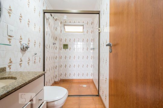 Banheiro de apartamento para alugar com 1 quarto, 50m² em Vila Santana, São Paulo