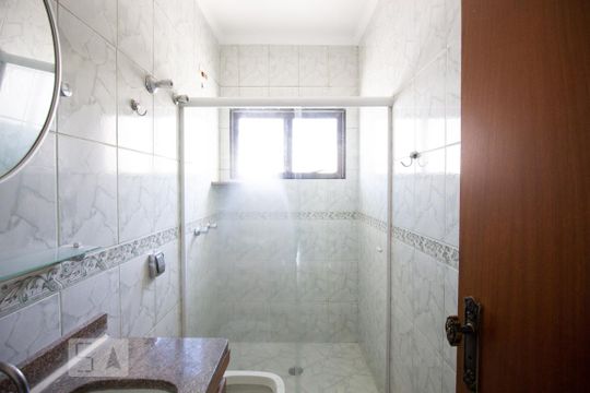 Banheiro de casa à venda com 3 quartos, 272m² em Jabaquara, São Paulo