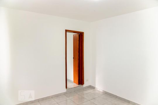 Casa à venda com 4 quartos, 250m² em Jardim Cotinha, São Paulo