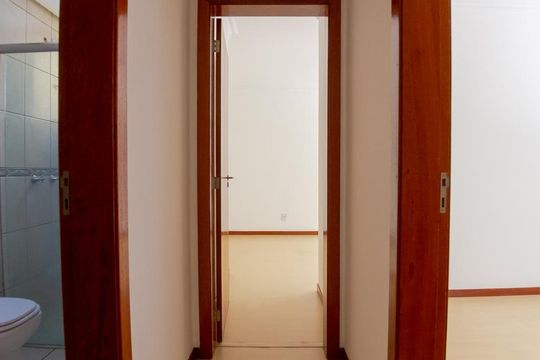 Corredor de apartamento à venda com 2 quartos, 70m² em Partenon, Porto Alegre