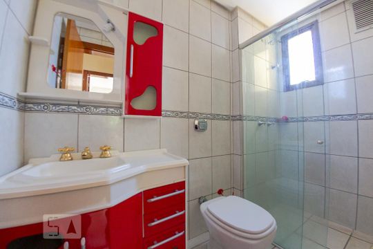 Banheiro de apartamento à venda com 2 quartos, 70m² em Partenon, Porto Alegre