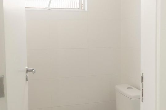 Banheiro de Serviço de apartamento para alugar com 2 quartos, 73m² em Perdizes, São Paulo