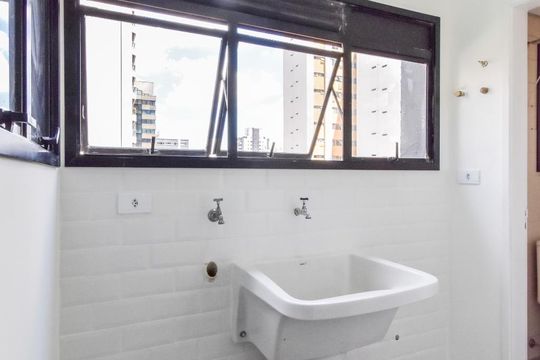 Área de Serviço de apartamento para alugar com 2 quartos, 77m² em Pinheiros, São Paulo