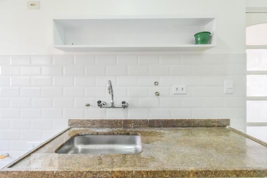 Cozinha de apartamento para alugar com 2 quartos, 77m² em Pinheiros, São Paulo
