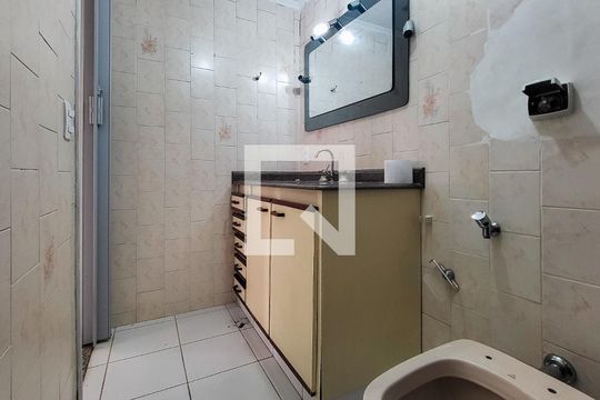 Banheiro de apartamento para alugar com 2 quartos, 68m² em Vila das Merces, São Paulo