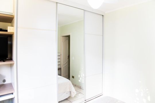 Quarto 1 de casa para alugar com 2 quartos, 65m² em Vila Bancária, São Paulo