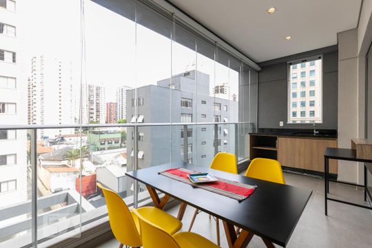 Varanda de kitnet/studio para alugar com 1 quarto, 44m² em Indianópolis, São Paulo