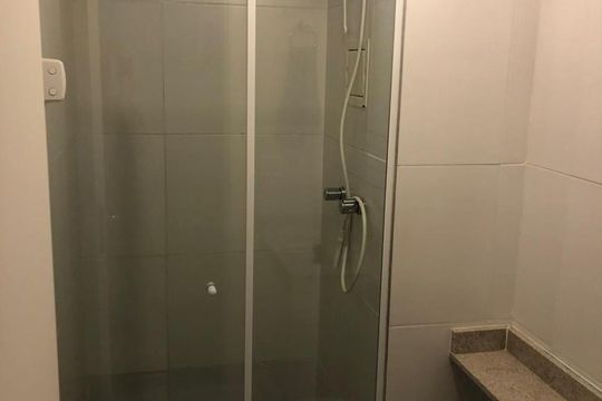 Banheiro de kitnet/studio para alugar com 1 quarto, 35m² em Vila Gomes Cardim, São Paulo