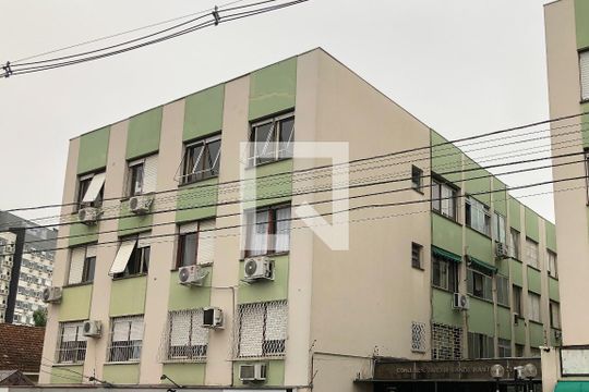 Fachada de apartamento para alugar com 2 quartos, 75m² em Teresópolis, Porto Alegre