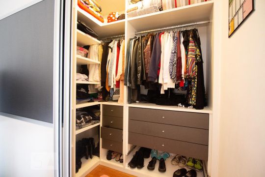 Closet de casa à venda com 5 quartos, 270m² em Vila Clementino, São Paulo