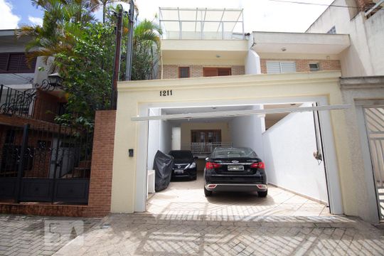 Fachada de casa à venda com 5 quartos, 270m² em Vila Clementino, São Paulo