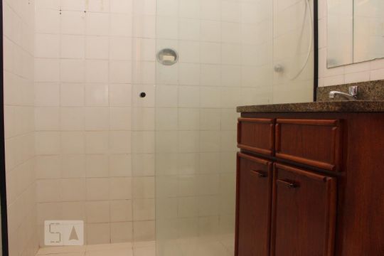 banheiro  de apartamento para alugar com 2 quartos, 60m² em Andaraí, Rio de Janeiro