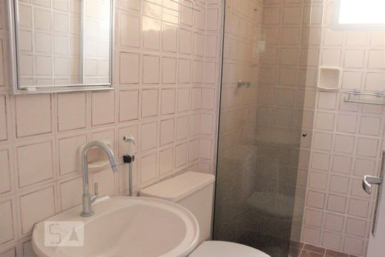 Banheiro de apartamento para alugar com 1 quarto, 38m² em Cambuci, São Paulo