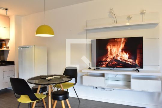 Studio de kitnet/studio para alugar com 1 quarto, 38m² em Centro Cívico, Curitiba