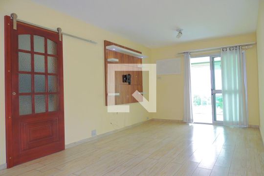 Sala  de apartamento para alugar com 2 quartos, 73m² em Jacarepaguá, Rio de Janeiro