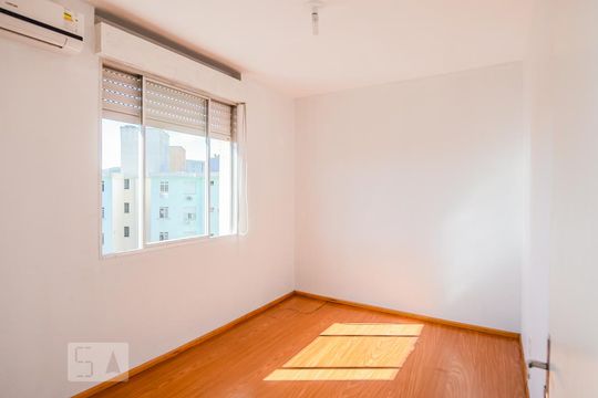 Quarto de apartamento à venda com 1 quarto, 43m² em Azenha, Porto Alegre