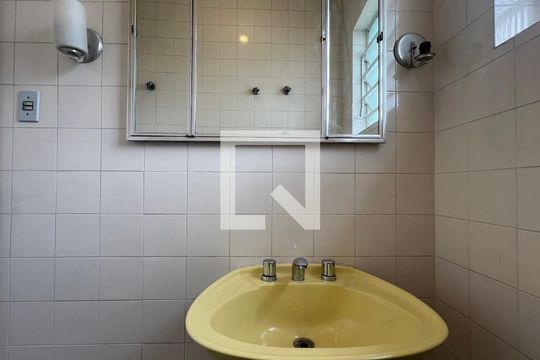 Banheiro de casa para alugar com 5 quartos, 250m² em Jardim Vera Cruz, São Paulo