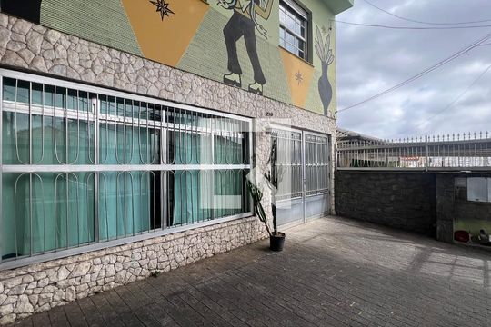 Garagem de casa para alugar com 5 quartos, 250m² em Jardim Vera Cruz, São Paulo