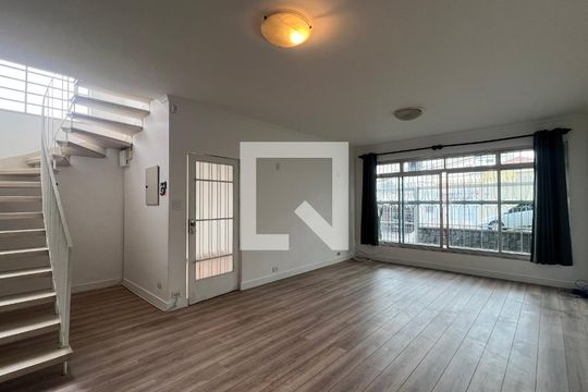 Casa para alugar com 5 quartos, 250m² em Jardim Vera Cruz, São Paulo