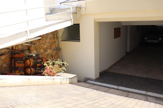Garagem de casa à venda com 4 quartos, 402m² em Parque Oratório, Santo André