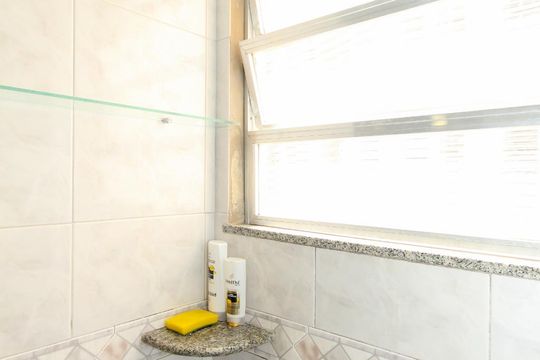 Banheiro de apartamento à venda com 1 quarto, 40m² em Copacabana, Rio de Janeiro