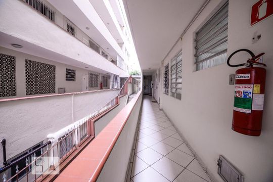 Corredor do andar de apartamento para alugar com 2 quartos, 60m² em Vila Clementino, São Paulo
