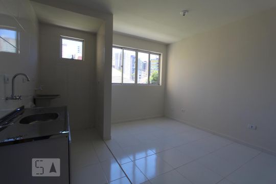 Apartamento para alugar com 1 quarto, 30m² em Água Verde, Curitiba
