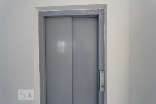 Elevador de apartamento para alugar com 1 quarto, 30m² em Água Verde, Curitiba