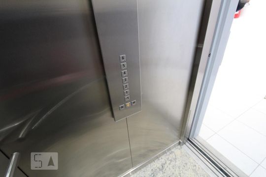 Elevador de apartamento para alugar com 1 quarto, 30m² em Água Verde, Curitiba