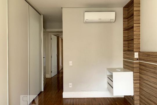 Quarto de apartamento à venda com 2 quartos, 126m² em Cambuí, Campinas